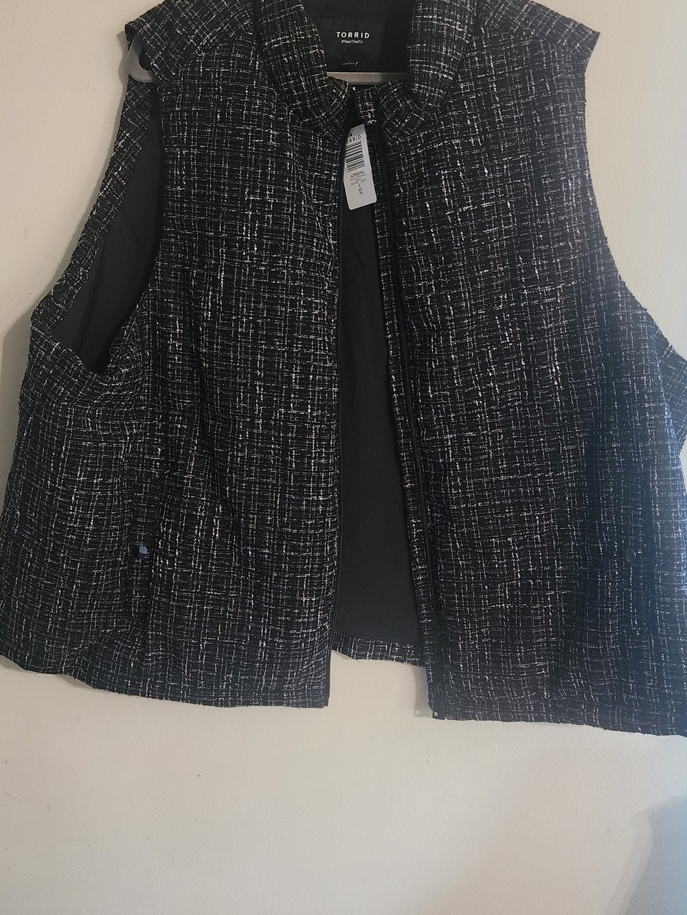 Torrid Black White Boucle Puffer Vest Zip Front Plus Size 4X (26) NWT